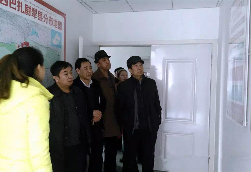 巴州残联副理事长钟祥国一行来我县电商参观指导3.jpg